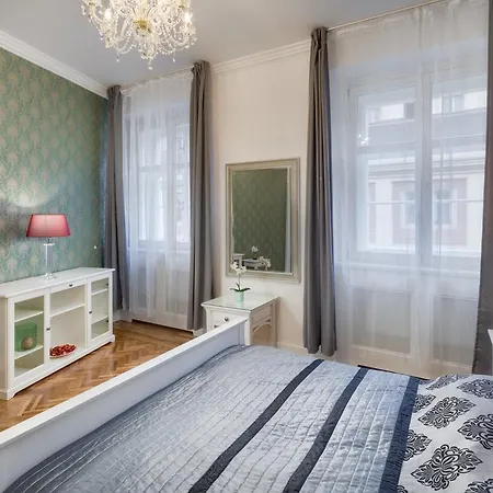 Smetanovo Nabrezi - Riverview Old Town Apartment